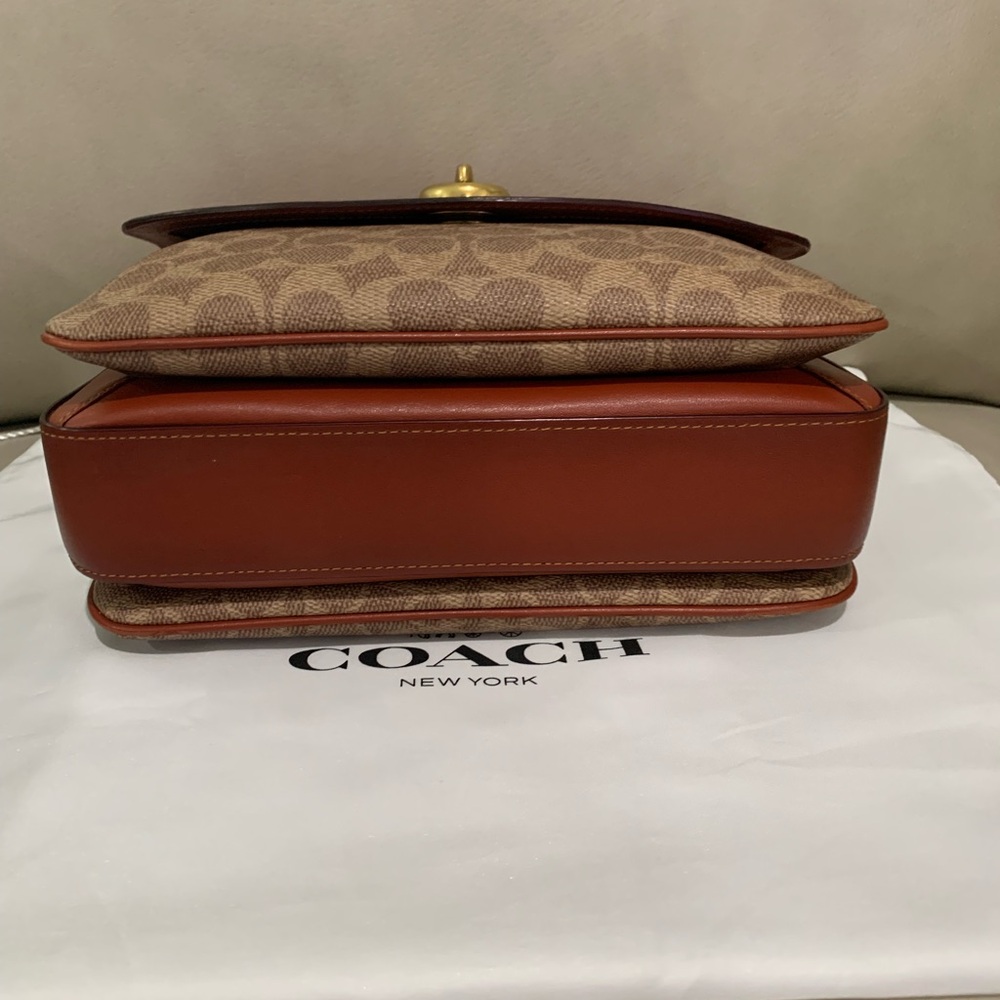 Coach Coated Canvas Signature Cassie Crossbody - Picture 3 of 9